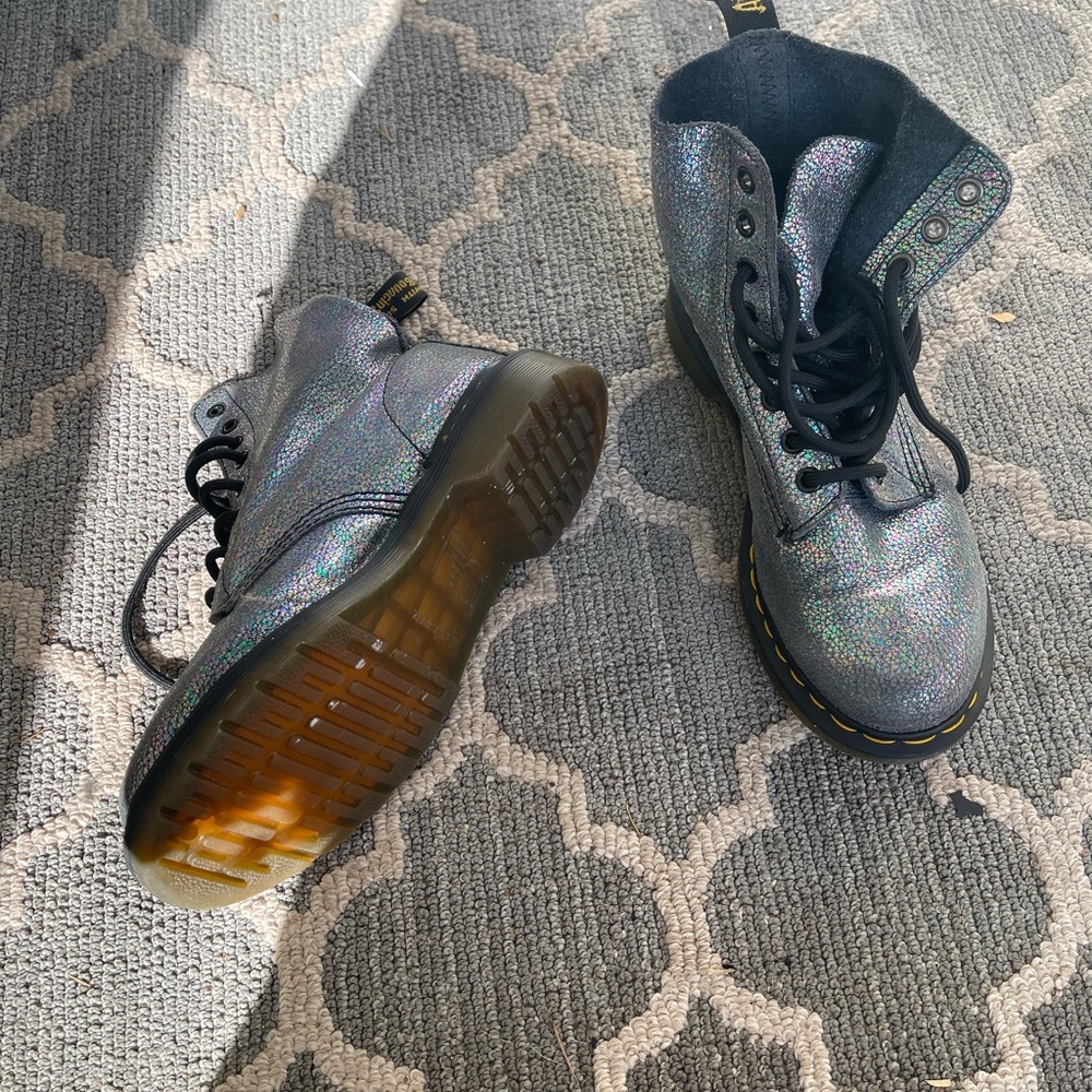 Dr Martens Mermaid like size 8 women’s